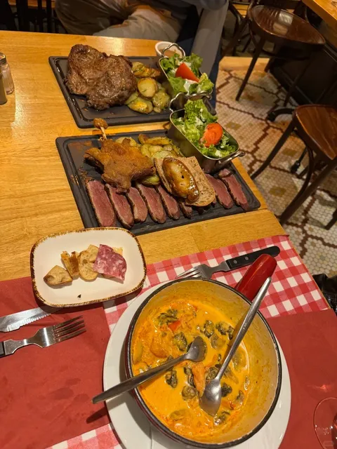 Paris' Midnight Miracle: Chez Papa Bastille – A Love Story! 🦆🍷