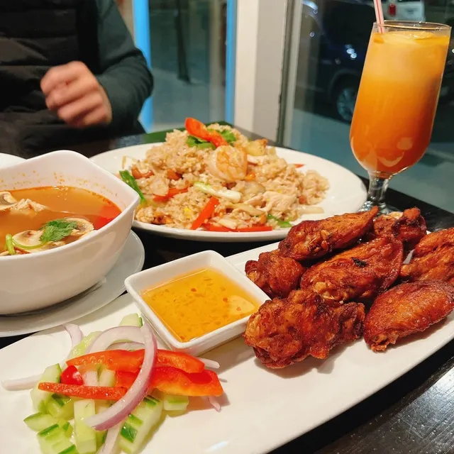 🇨🇦Kingston | Hidden Gem Thai Food 💛 Amazing Thai Milk Tea