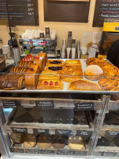 🇺🇸 Irvine’s Delicious French Pastries 🥧