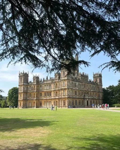 🇬🇧 Highclere Castle: A Downton Abbey Fan's Dream Come True! 🏰✨