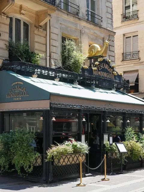 Paris Must-Try: The Patriarchal Snail Restaurant 🐌