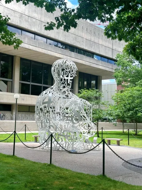 🇺🇸 Boston | MIT - Where Genius Meets Geek Chic!