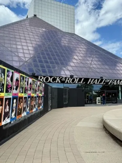 🎸 Rock & Roll Hall of Fame: Where Music History Lives Loud! 🎶