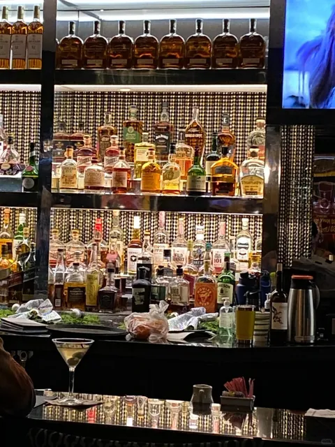 Cleveland Food Guide: Hidden Gems & Pitfalls 🍽️✅🚫