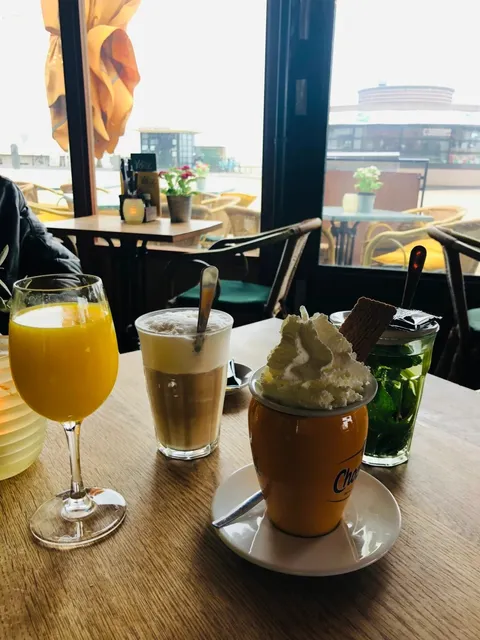 The Hague Spot: Vitesse Grand Café 🌊☕