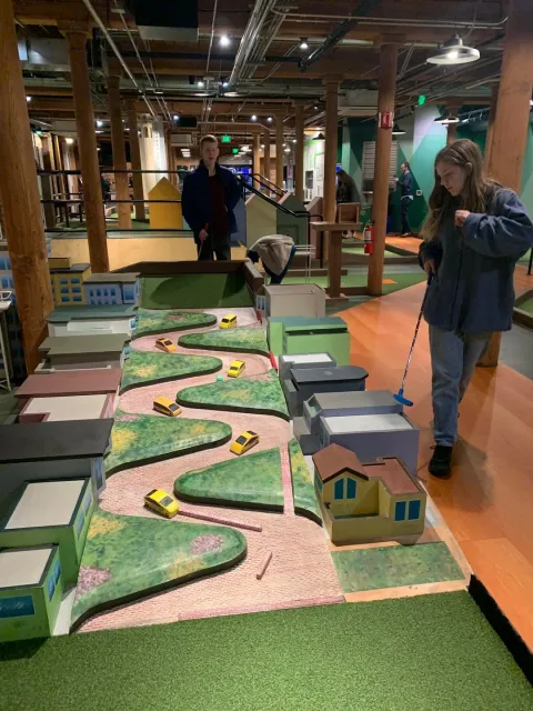  A Fun-Filled Indoor Mini Golf Experience for the Whole Family! 🏌️‍♀️