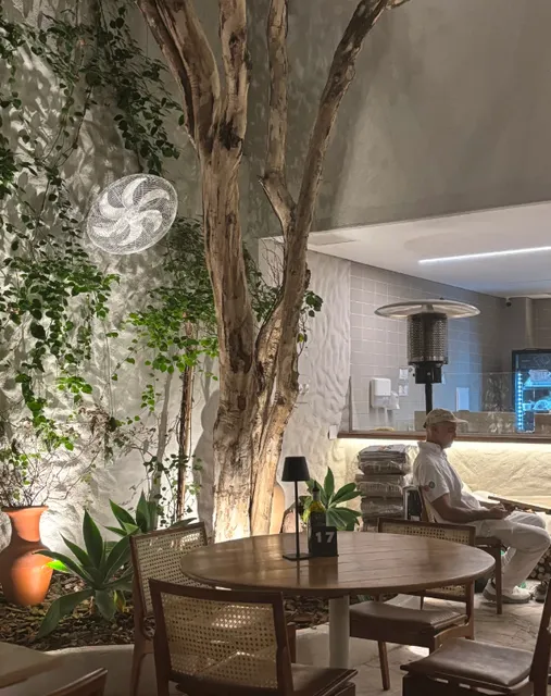 São Paulo, Brazil 🇧🇷 | A Pizzeria with a Touch of Greek Flair 🇬🇷