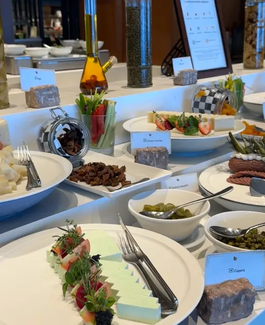 Luxury Buffet by the Indian Ocean 🍴