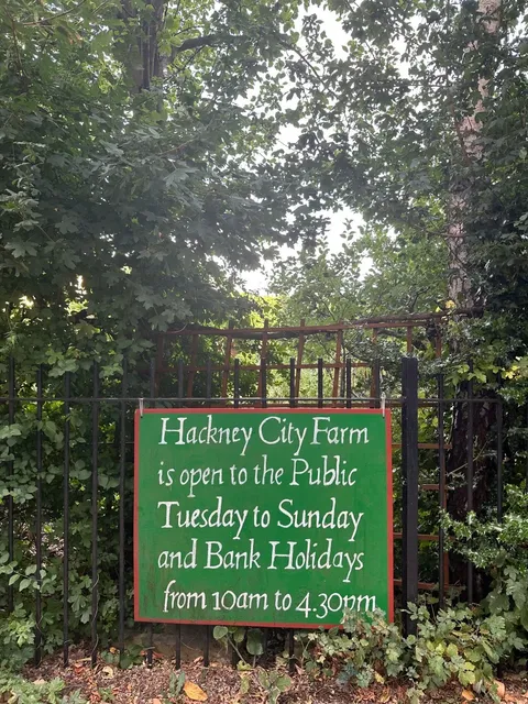 🇬🇧 Hackney City Farm: London’s Secret Countryside Escape! 🌿🐏