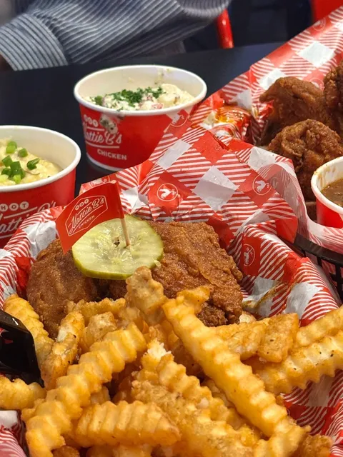 🍗 Nashville Must-Try Chicken Spot: Hattie B's ⚠️ 