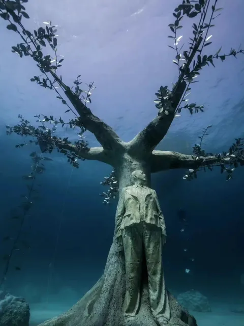 🌊 Dive into Art: 4 Underwater Museums You Must See! 🏟️