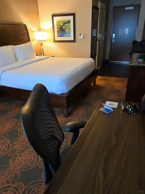 In Seattle, This Is the Only Hotel I Stay At! Affordable & Comfortable