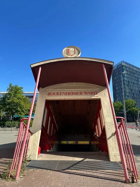 A Metro Station That "Bursts Through the Ground"!
