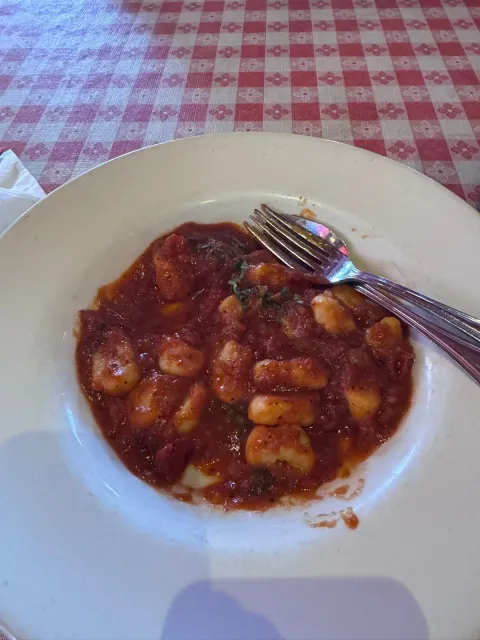 🍽️ A Great Restaurant & Bar – Don’t Miss It! 🍻