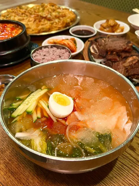 🇨🇦 Why This 20+ Year-Old Korean Spot Has Legendary Status