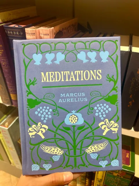 🇳🇱 Zwolle's Heavenly Bookstore: Van der Velde Boeken ⛪️📚