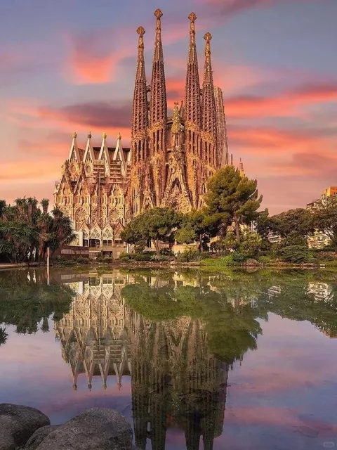 🇪🇸 Must-Visit Spots in Barcelona – Absolutely Stunning!