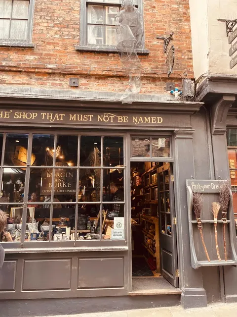📍 York | Don’t Miss the Real-Life "Diagon Alley"!
