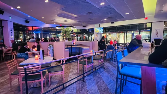 Indianapolis Food & Drink Guide: Must-Try Spots! 🍣🍹