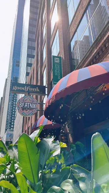 🇺🇸 A Hidden Gem with Stunning Chicago Lake Views 🌊✨