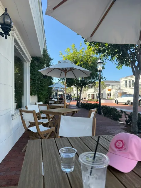 🇺🇸 Paddleboarding in Newport Beach = Pure Joy! 🌊
