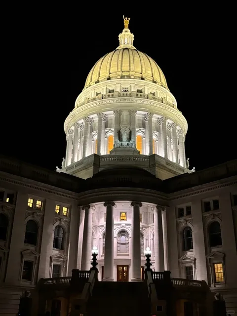 Madison｜Full Moon Over the Capitol 🌕🏛️