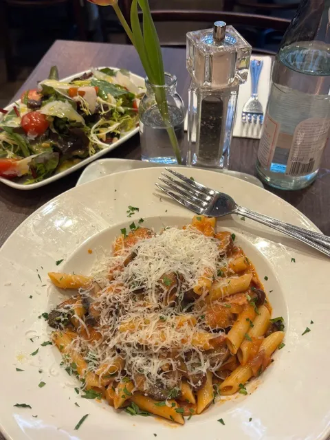 Hunting for Good Food in London | Delicious Pasta Recommendations! 🍝