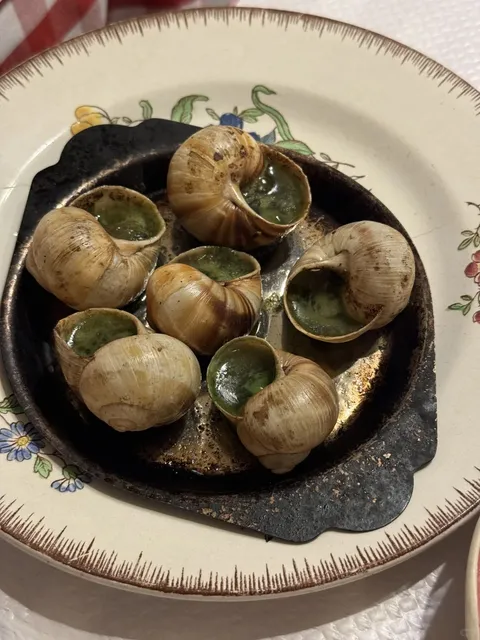 Delicious Local French Cuisine in Paris 🍽️