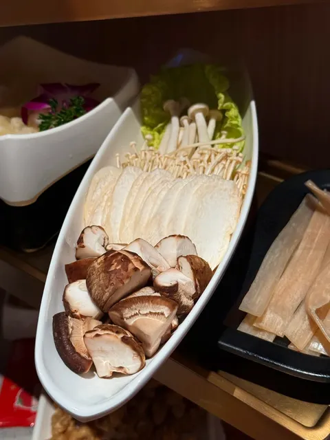 LA HaiDiLao for Only $20–30 Per Person‼️ 🥘✨