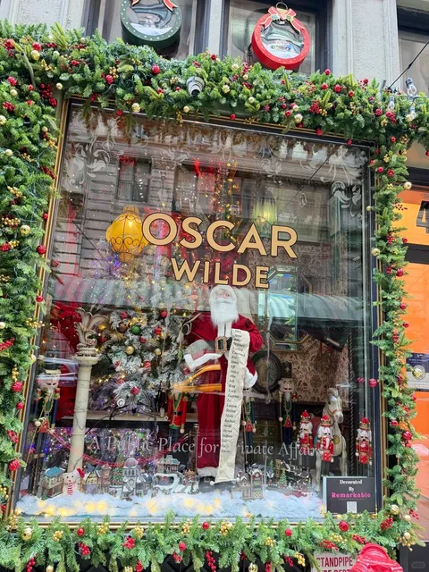 New York’s Trendy Restaurant /  🎄 Super Festive Christmas Atmosphere