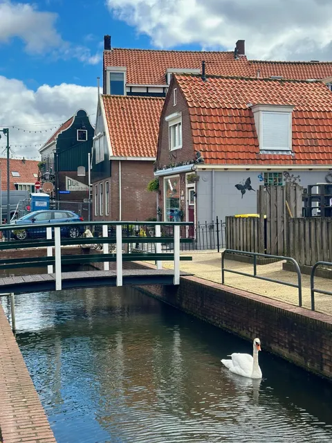 Volendam: The North Sea Fishing Village Near Amsterdam 🎣🌊