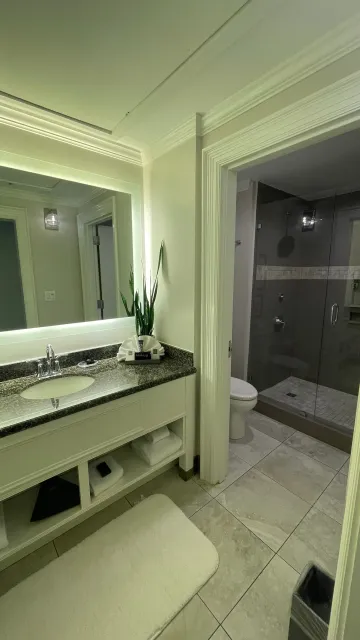 A Wonderful Hotel in the Perfect Location! 🌆🏨