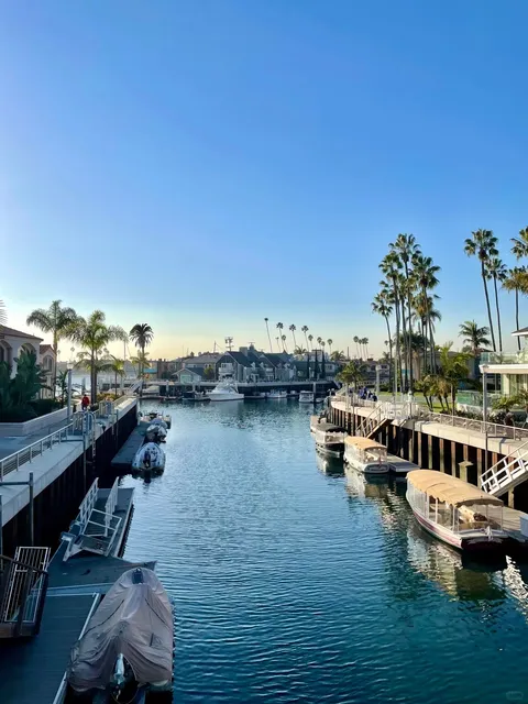 🇺🇸 LA’s Venice-Style Town is Even Prettier Than Italy’s Venice! 🏝️✨