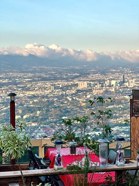 Don’t leave Costa Rica without seeing San José from this restaurant 🌄