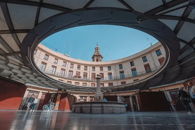 🌍 El Secreto Mejor Guardado de Valencia: ¡Plaza Redonda!