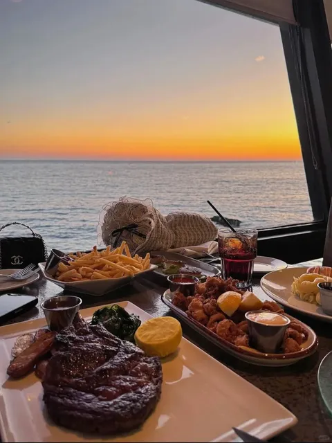 Malibu🍴 The Perfect Date Spot in Malibu! 🌅
