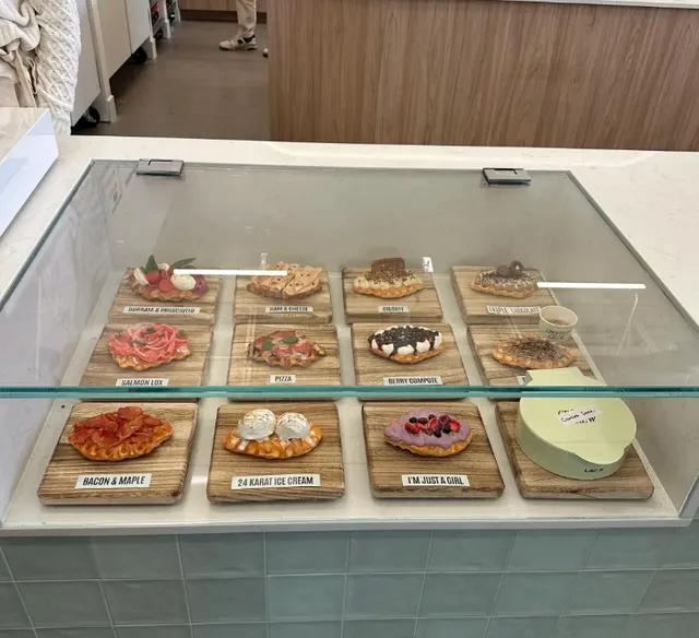 Croffle Crew Cafe☕️ | Visiting the New Shop🤎