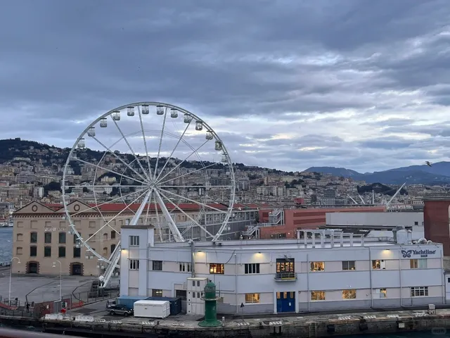 🇮🇹 Genoa, Italy: A Love-Hate Travel Diary 🌊🚌