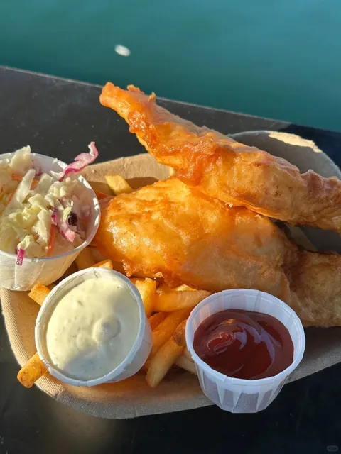 🇨🇦 Foodie Guide | The Iconic Fisherman's Wharf Fish & Chips Spot 🐟