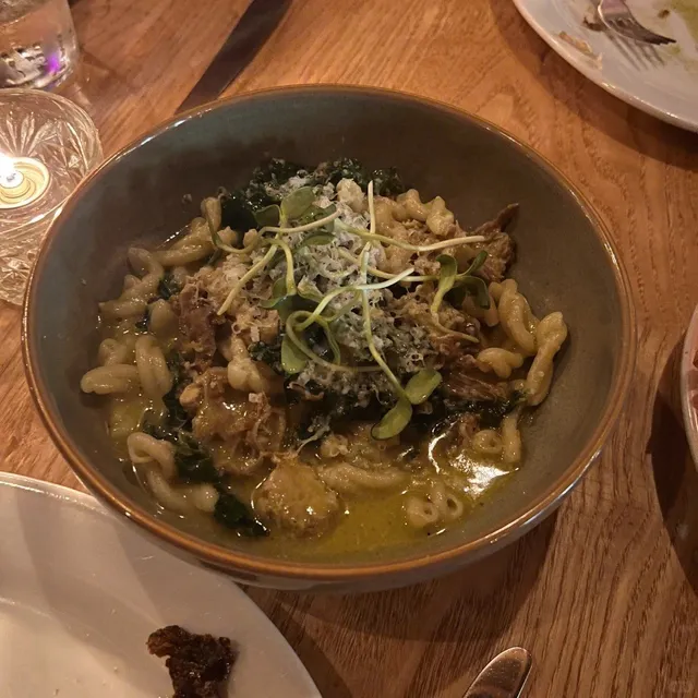 Sharing a Super Stylish Restaurant in New Orleans 🍽️✨