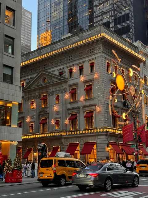 New York | The Irresistible Allure of Fifth Avenue 💰