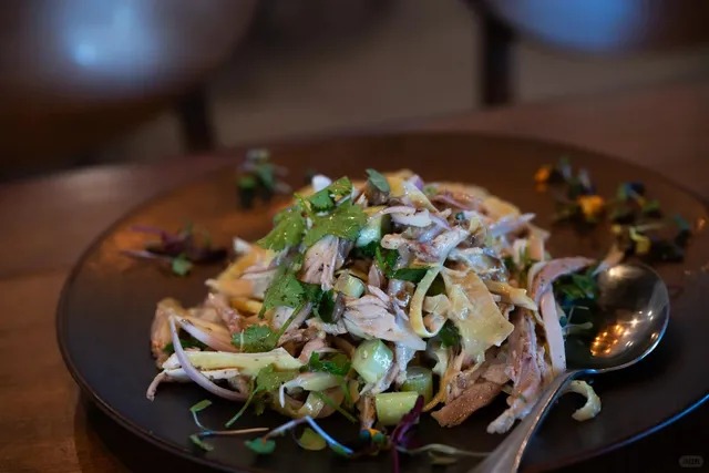 🇺🇸 Thai Food with a Western Vibe – Open Only 5 Hours a Day!