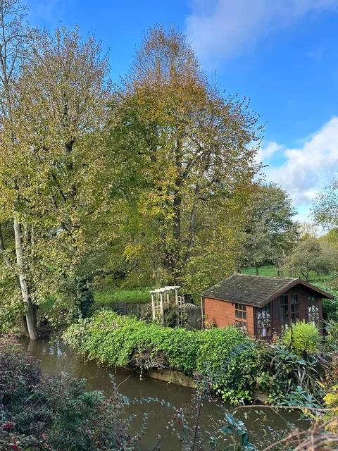 Treasure Hunting in the English Countryside: Salisbury & Woolley & Wal