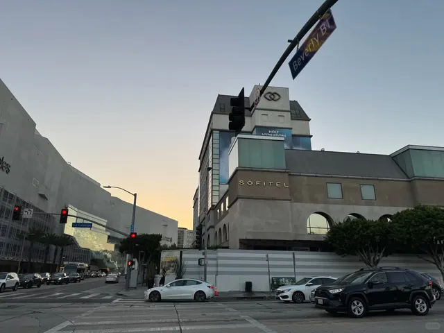 A Super Well-Located Hotel in Los Angeles 🏨📍