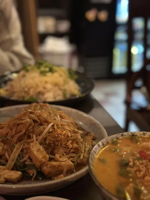 The Silver Lake House (by Leela Thai)