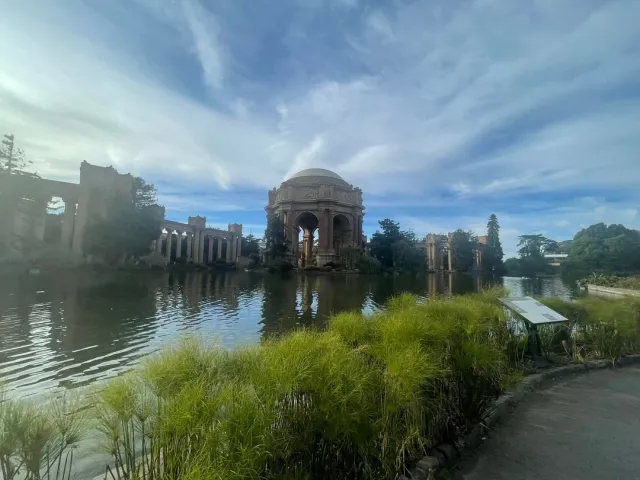 🌟 An Amazing Tour Packed with Fascinating Facts! 🚌