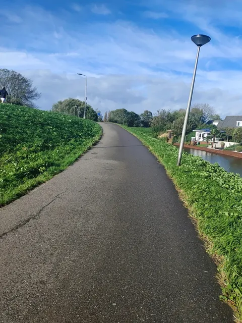 From Architectural Marvels to Canal-Side Serenity 📚✨