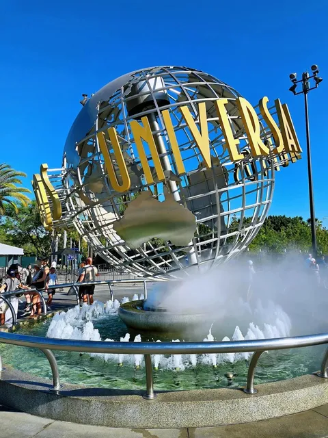 🇺🇸 Must-Visit Attractions in LA – This Guide Has It All! 🌴