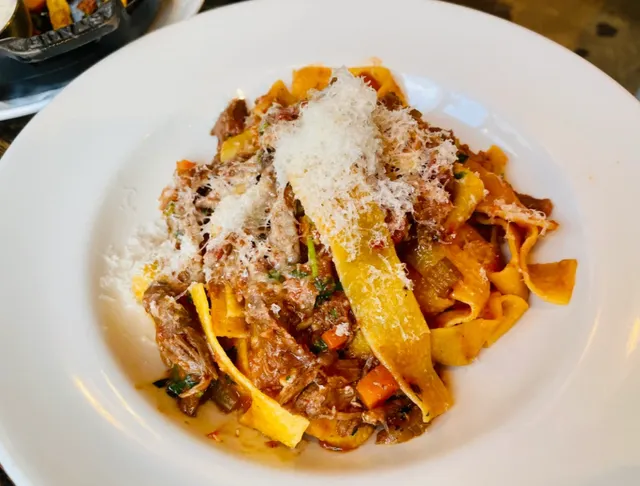 🦆 Eaton Centre's Hidden Gem: Duck Pasta Alert!