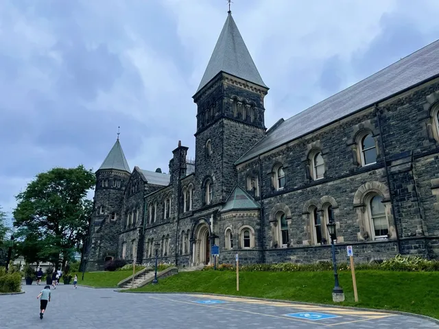 University of Toronto: Canada’s Academic Powerhouse & Global Leader（2）